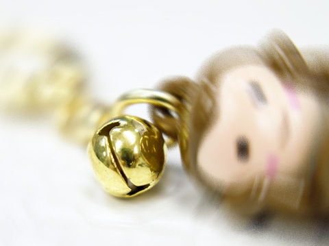 この手のキーホルダーは必ず鈴が付いてますね。。。