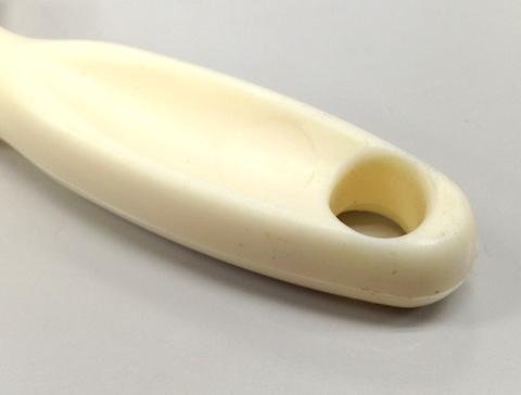 プラスチック製の柄は丈夫だけど安っぽく見えるのが。。。