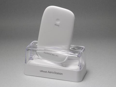 URaod-Aero(専用クレイドルに装着)