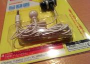 ブリスターパックに入ったハンズフリーイヤホン100円