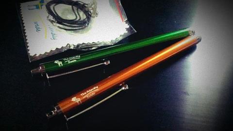 ペン2本ニット、ストラップ2種類付属