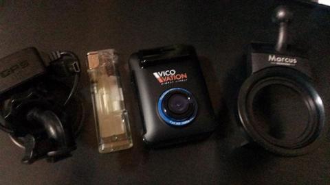 100円ライターと比較コンパクトです。