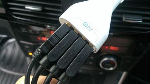 圧巻の4ポート高速充電ガジェット好きにはたまらない一品です。