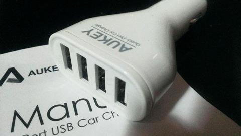 9.6A4ポート仕様、1ポート2.4Aの高速充電が可能