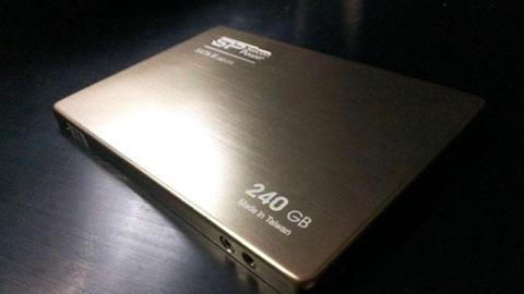 シャンパンゴールドの美しいボディ