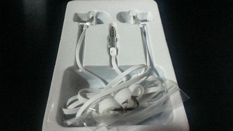 カナル型なのにドライバユニットが大きいw