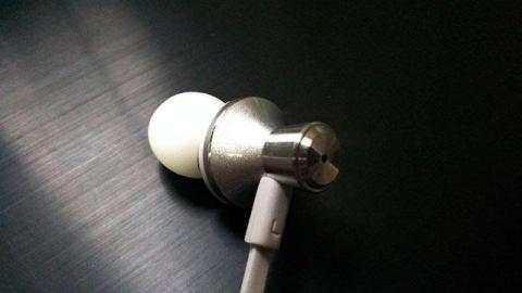 清潔感のあるホワイトモデル