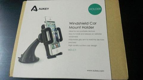 アマゾンで人気のAUKEY製現在800円以下と限定特価中なので早い者勝ちです。