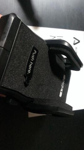 アームは可変式でクッション仕様