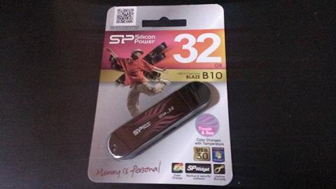 このパッケージでは性能が高いメモリに見えないw