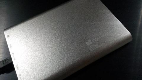 サイズの割りに薄い設計