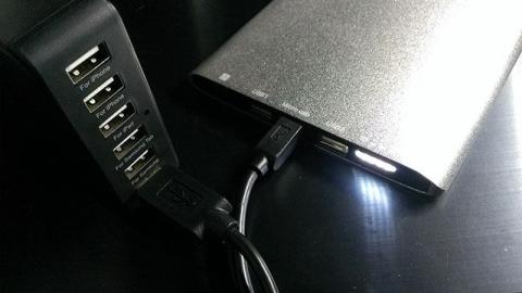 スマホだけでなくモバイルバッテリーにも対応しています。