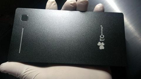 LEDライト+高級感のあるアルミ仕様の大容量か?