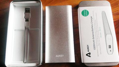 AUKEY社の製品パッケージは上質ですね