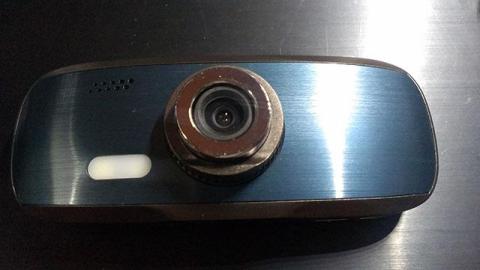 デジカメ&ビデオに化けるドライブレコーダーの登場です。