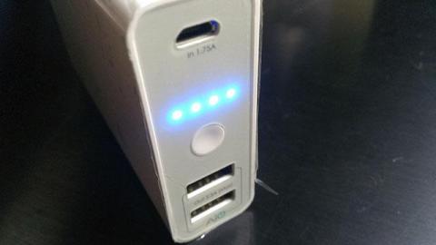 美しいホワイトモデル、シンプルで飽きのこないデザインです。