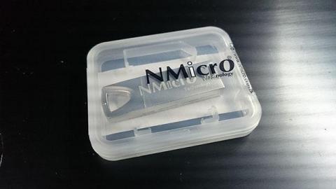 専用ケースで届きます。