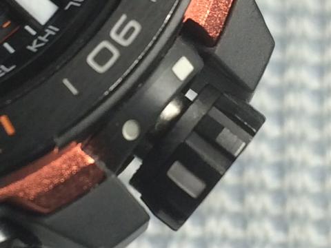 リューズのロックが少し緩めです