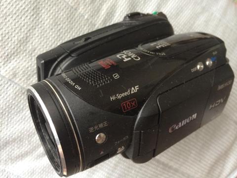 テープ機なので少し大柄です