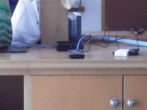 親機横に置いたデジカメから子機を撮影