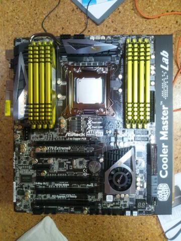 マザーに取り付けたところ