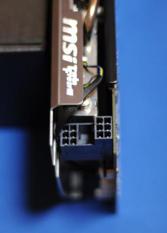 段付き電源コネクタはリファレンス基板の証