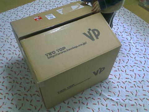 大きな箱に子供達も興味津々!