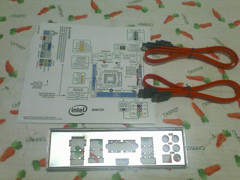 パネルとSATAケーブル