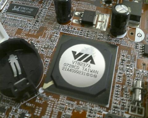 VT8237AなのでHDが認識されない時がある。