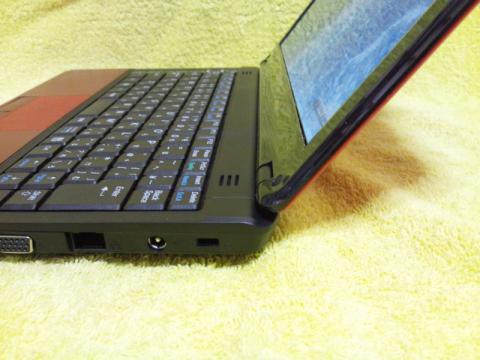 ディスプレイが130度までしか開かない。