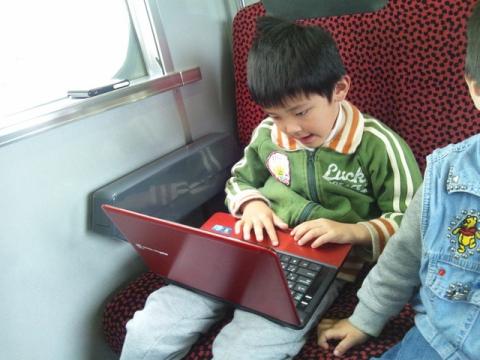 仕事を兼ねて、子供達を連れて電車で外出!