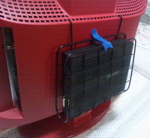 チープなテレビに背負わせてみました。