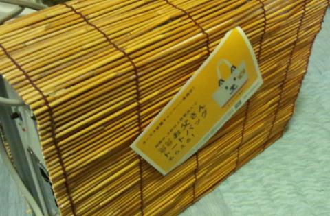 すだれパソコンの利点はメモや写真を挟むのに丁度良い!?