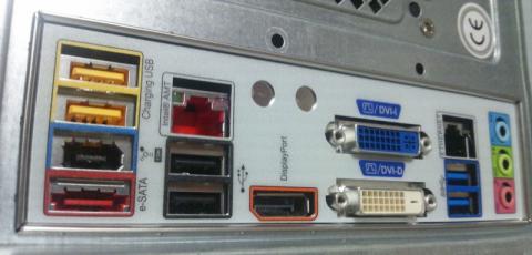 AMT対応LANポートに挿さないとうまくイカんのだよ!