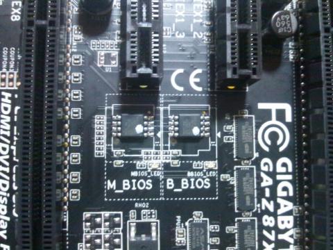 もう・・・最近じゃ・・・標準機能の様な感もあるDualBIOS・・・お世話になった事は無い。