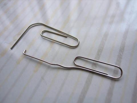 加工したペーパークリップ