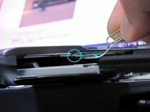 光学ドライブ部分の爪2