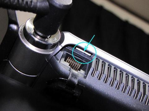 LANコネクタ部の爪