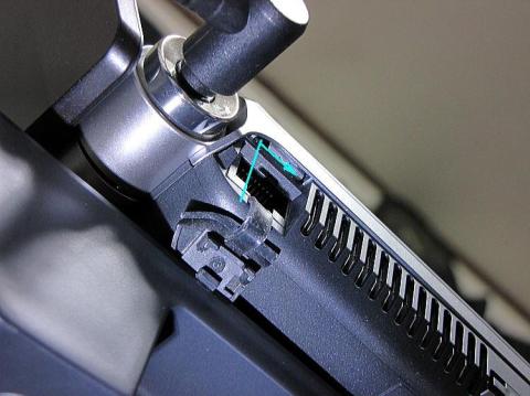 LANコネクタ部爪スライダー