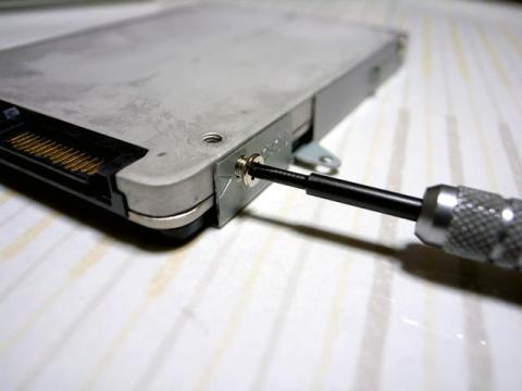 SSDネジ取り付け
