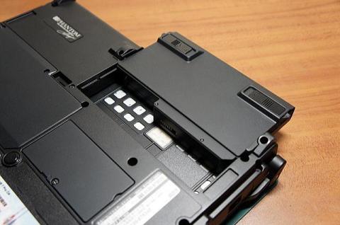 バッテリを外す