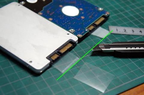 HDDのタブと同じ長さにカットします