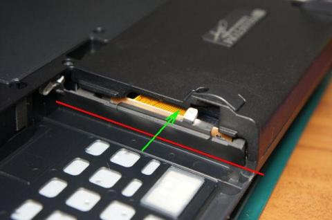 蓋を押し込んでいきます