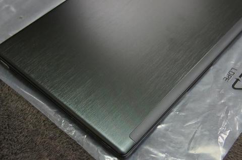 液晶背面ボディの質感