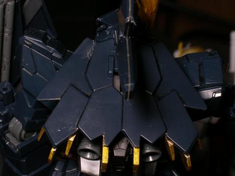 バックパックに収まった異様な物体