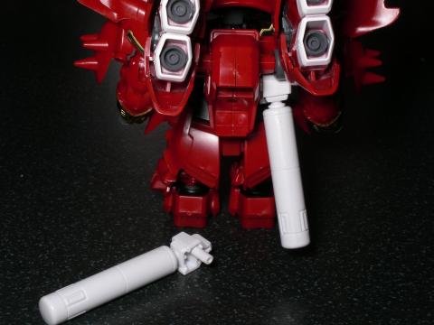 背中のタンクは外さないと乗れません。