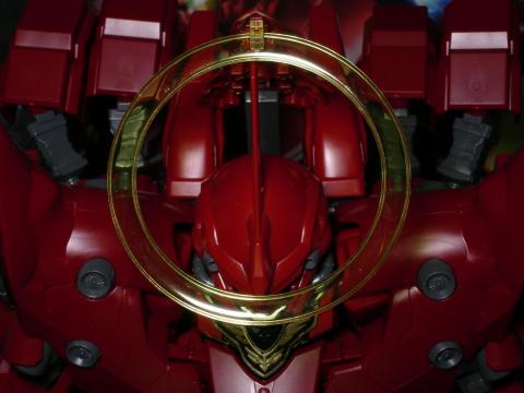 フル・フロンタルがメガラニカ進入中にオートパイロットで敵機を捕捉していた時に展開していたサイコシャード<長い