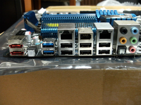 バックパネルI/O