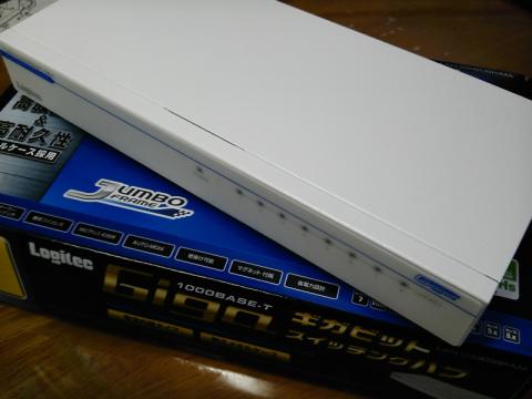 製品本体。シンプルな外見。