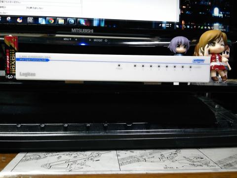 厚さ。乾電池半分少々。